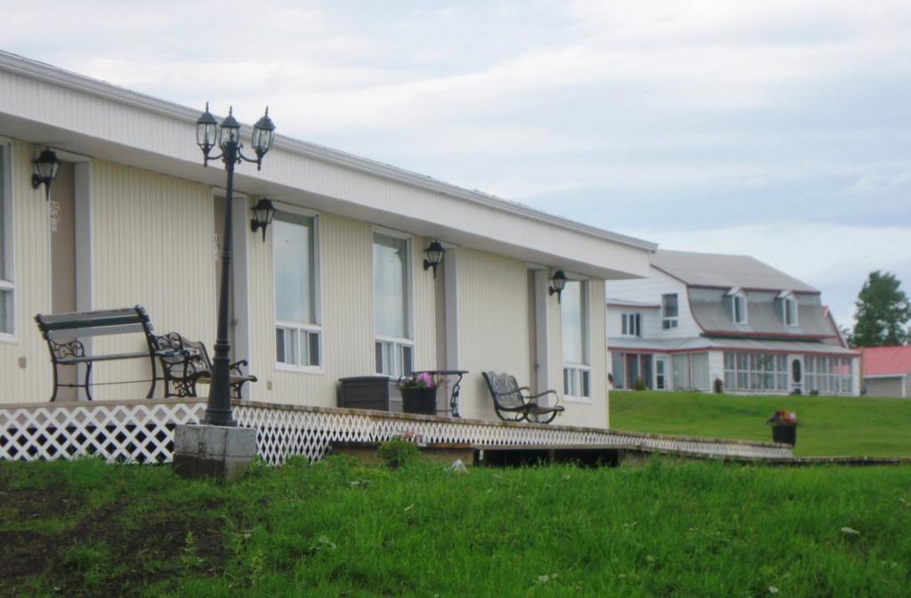 ביי - סאינטה - קתרין Motel De La Pointe Aux Bouleaux מראה חיצוני תמונה