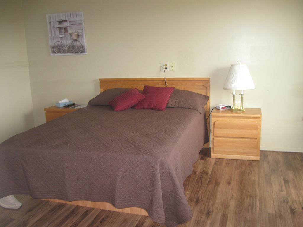 ביי - סאינטה - קתרין Motel De La Pointe Aux Bouleaux מראה חיצוני תמונה