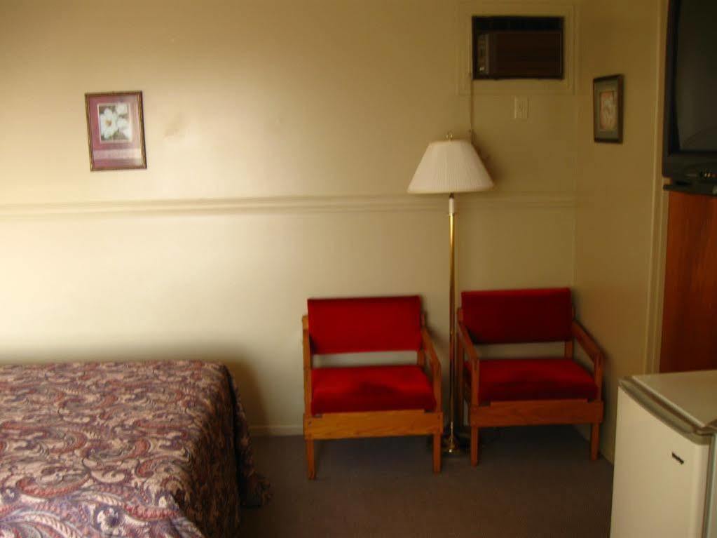 ביי - סאינטה - קתרין Motel De La Pointe Aux Bouleaux מראה חיצוני תמונה
